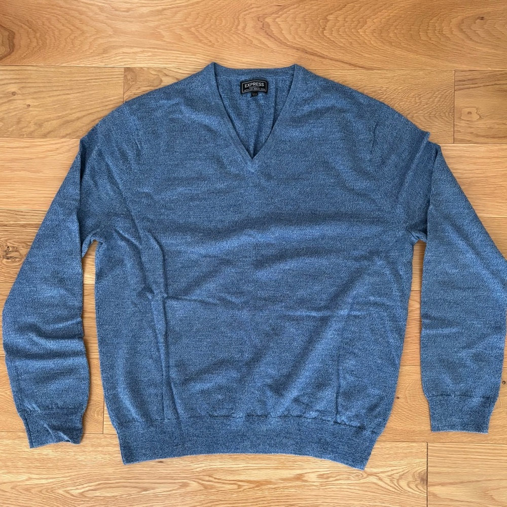 Express Men's Heather Blue V-Neck Sweater